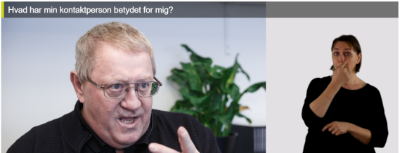 Skærmdump af e-læringsmodulet. Til venstre sidder en mand og taler, til højre ses tolken.