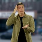 Udsyns mandlige studievært forklarer om arrangementet