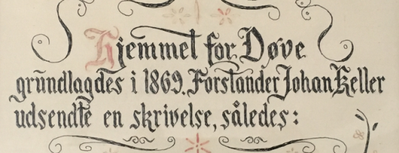 Billede af udsnit af noget der ligner et gammel skilt hvor man ser teksten Hjemmet for Døve grundlagdes i 1869. Forstander Johan Keller udsendte en skrivelse, således: