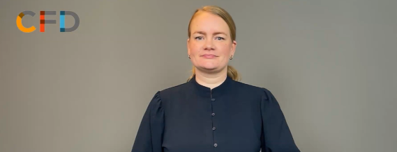 Billede fra video med kvindelig tegnsprogstolk